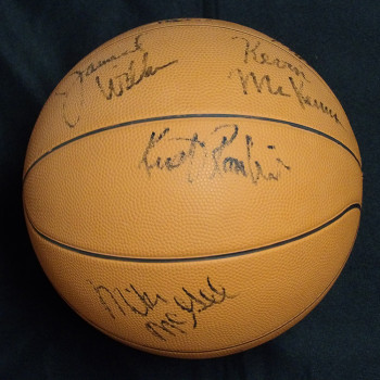 Los Angeles Lakers 1981-82 Team Signed Voit Basketball JSA Authenticated