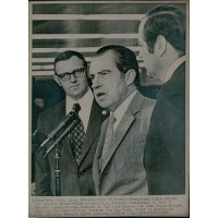 Richard Nixon Signed 7.5x9.5 Associated Press Wire Photo JSA Authenticated Richard Nixon Signed 7.5x9.5 Associated Press Wire Photo JSA Authenticated