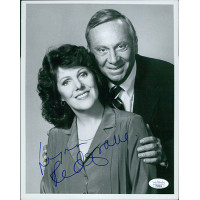 Lynn Redgrave Actress Signed 8x10 Glossy Photo JSA Authenticated Lynn Redgrave Actress Signed 8x10 Glossy Photo JSA Authenticated