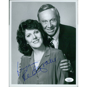 Lynn Redgrave Actress Signed 8x10 Glossy Photo JSA Authenticated